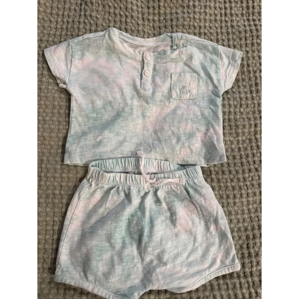 Baby Gap First Favorites Organic Cotton Tie Dye Henley Top and Shorts Set 6-12M